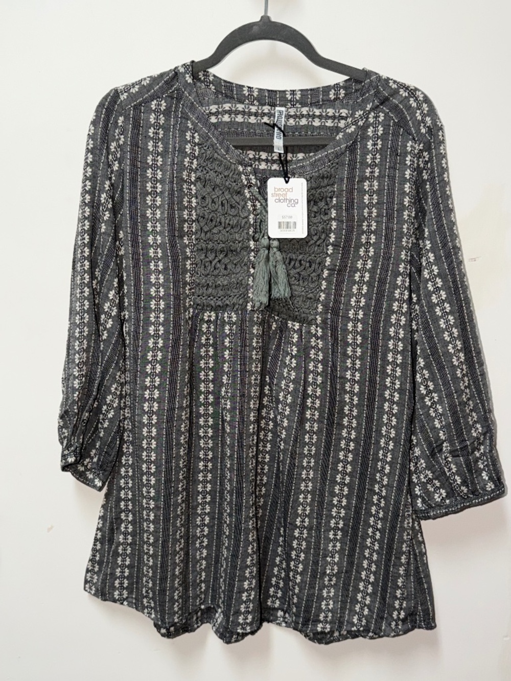 NWT Broad Street Clothing Co. gray and white patterned boho-style tunic